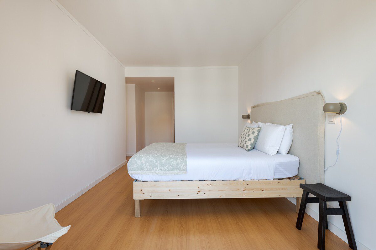 hgs-stylish-downtown-apartment-10